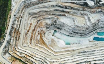 Voluntary Sustainability Standards and Mineral Sector Governance: Synergies and Practices