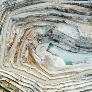 Voluntary Sustainability Standards and Mineral Sector Governance: Synergies and Practices